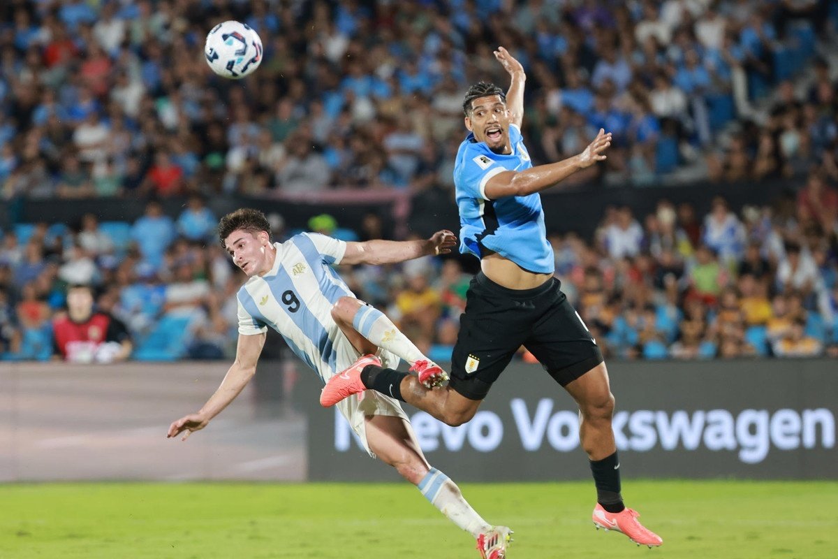 Ronald Araujo viaja con Uruguay a Bolivia. EFE