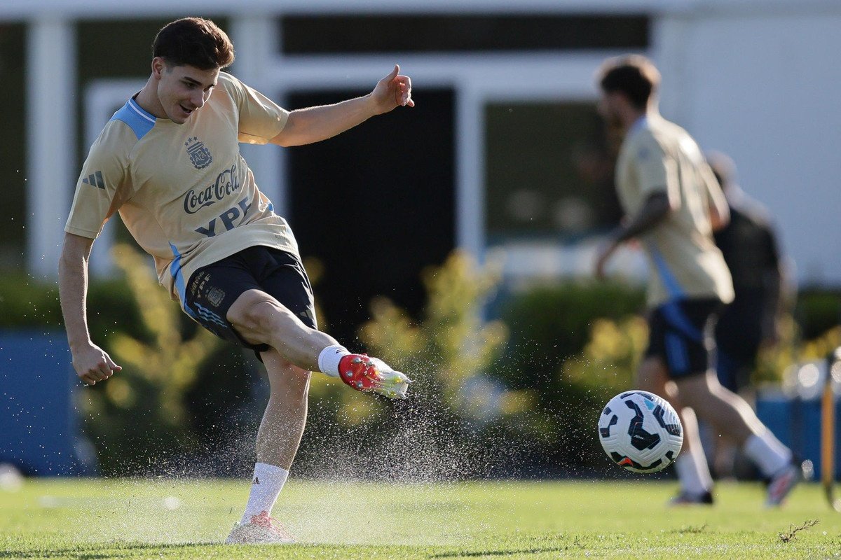 Álvarez pede regra mais clara para pênaltis após lance polêmico