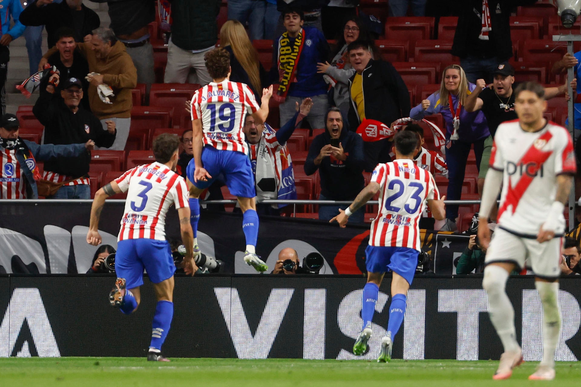 Simeone heaped praise on Julian Alvarez after the striker sank Rayo with a hat trick. EFE