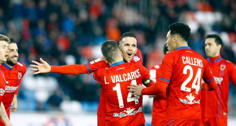 Julio Álvarez (c) explicó su nueva vida como ex futbolista. EFE