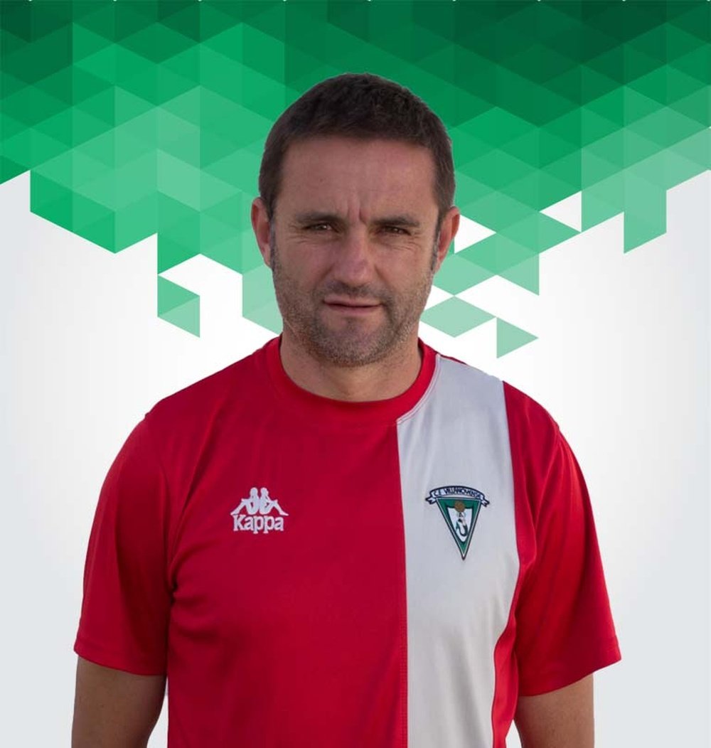 Julio Cobos deja de ser entrenador del Villanovense. CFVillanovense