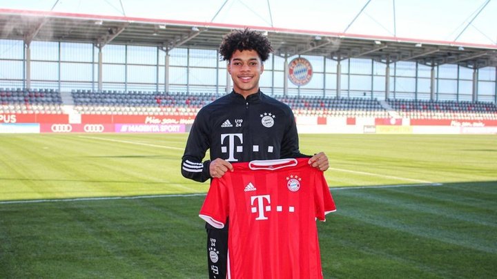 Bayern garante os serviços do jovem Justin Che