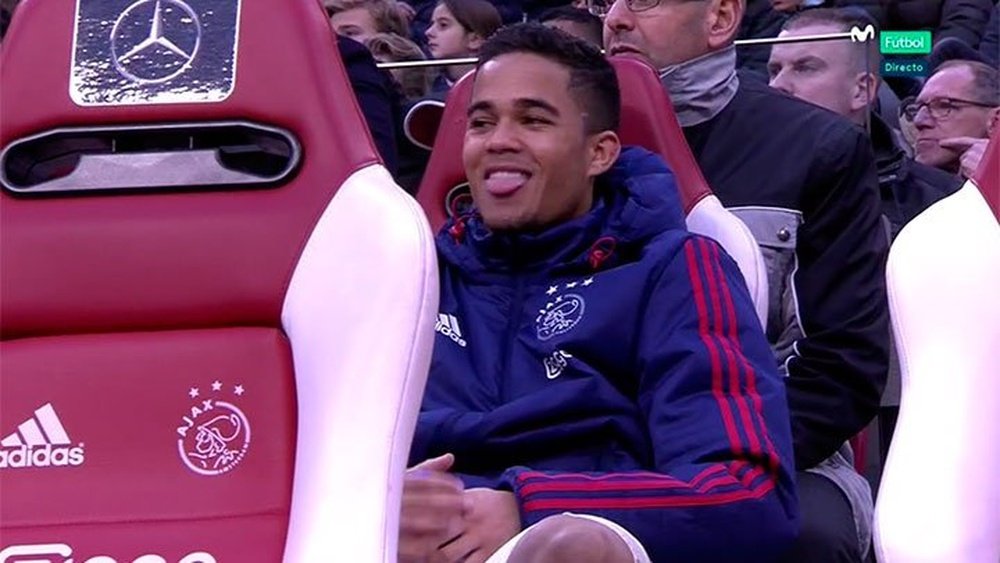 Justin Kluivert no banco do Ajax. Movistar+