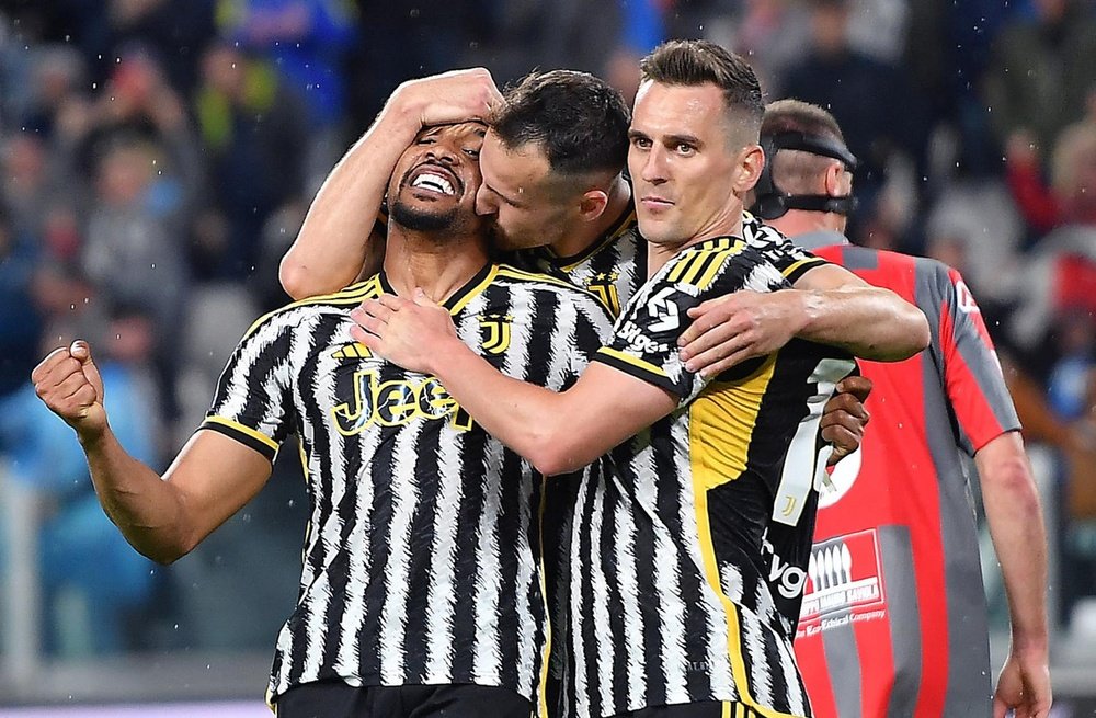 Juve down to seventh after points deduction. EFE