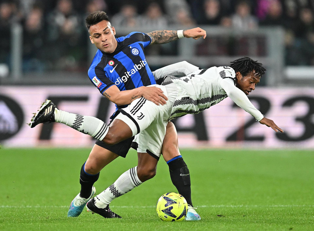 lautaro martinez scontro di gioco juan cuadrado derby italia inter juventus