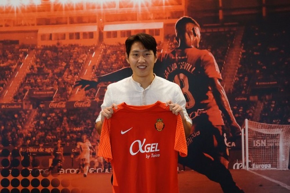 OFICIAL: Kang-in Lee assina pelo Mallorca.RCDMallorca