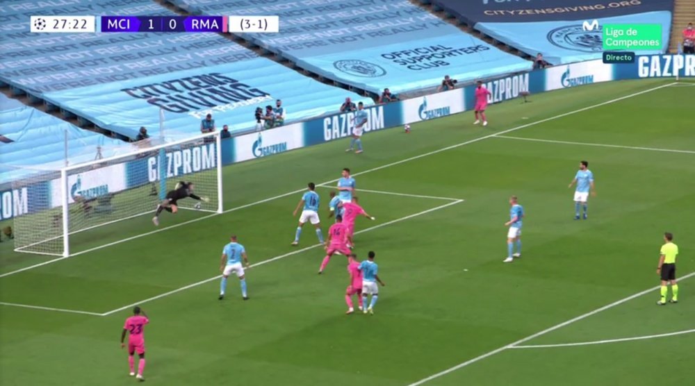 Karim Benzema drew Real Madrid level against Man City. Captura/MovistarLigadeCampeones