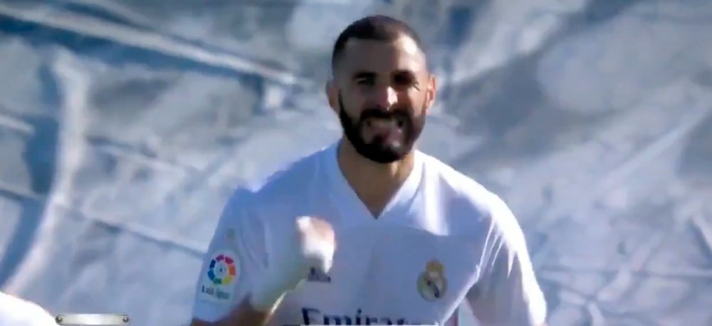 Benzema marca o segundo: do peito para o gol. Captura/MovistarLaLiga