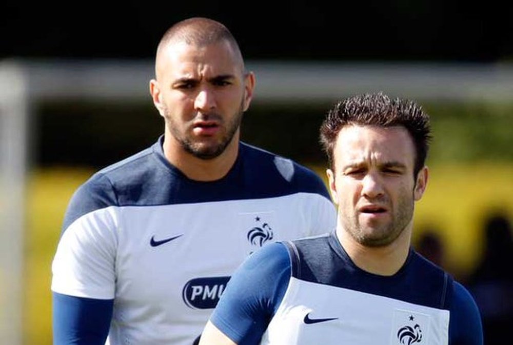 Karim Benzema y Valbuena, durante un entrenamiento con Francia. Twitter