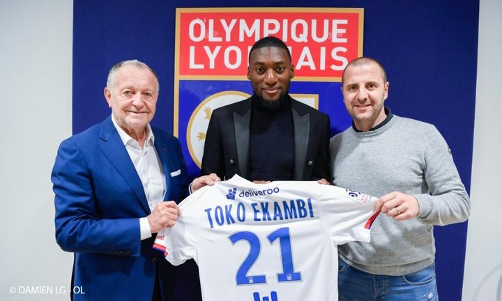 OFICIAL: Toko Ekambi, emprestado ao Lyon
