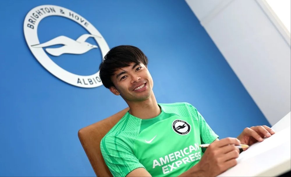 Mitoma renovó con el Brighton. Brighton&HoveAlbion