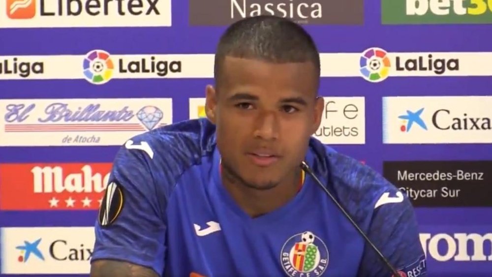 Kenedy é apresentado como jogador do Gestafe. Captura/GetafeCF