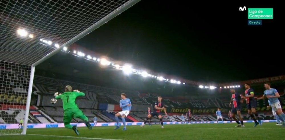 Keylor Navas made an unexpected mistake to make it 1-1. Captura/MovistarLigadeCampeones