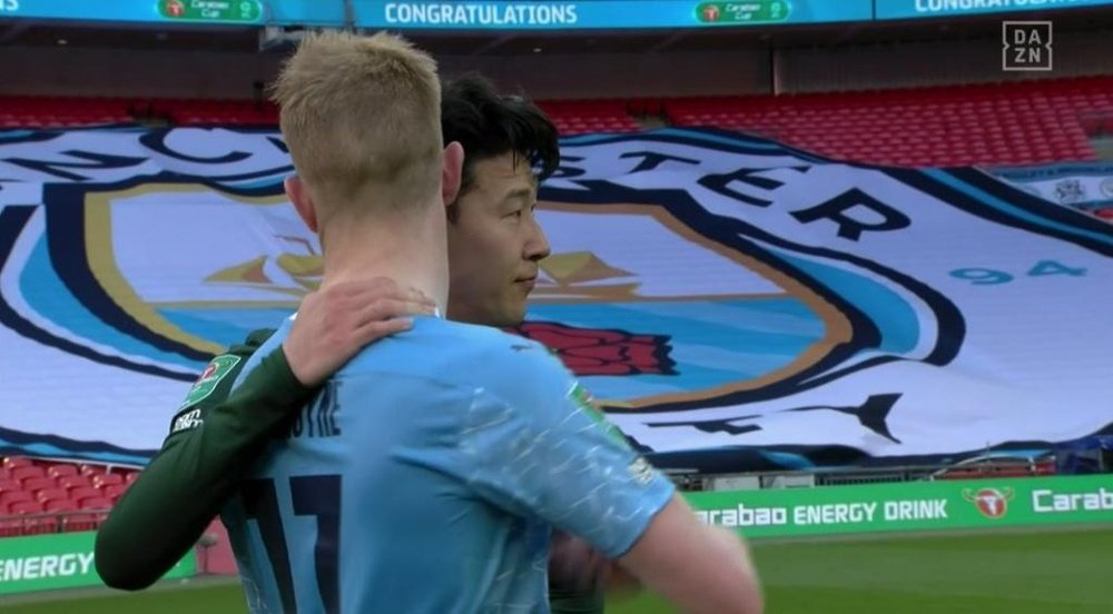 Kevin de Bruyne went over to console Son. Screenshot/DAZN