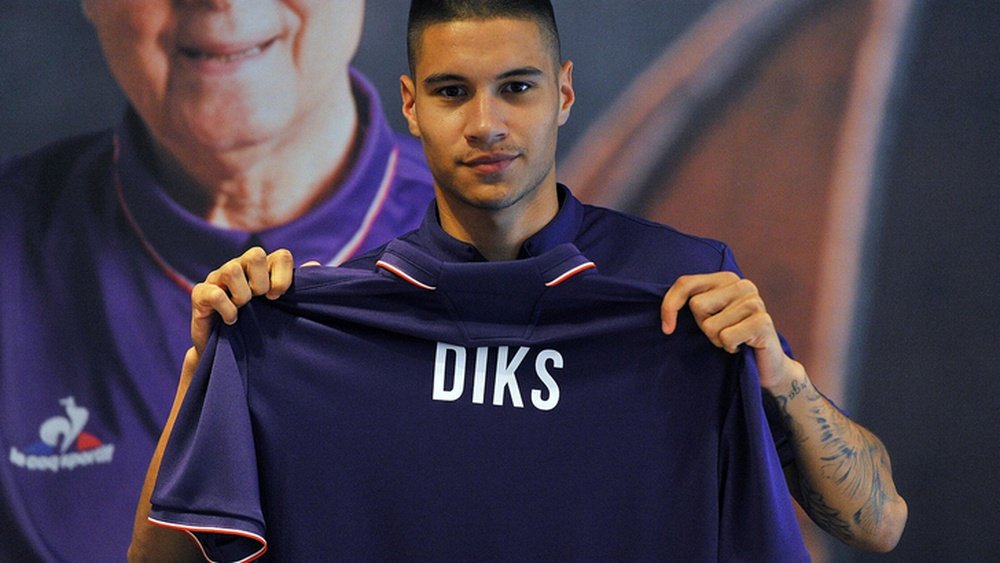 Kevin Diks quiere consolidarse en el cuadro 'viola', aunque le está costando. Fiorentina