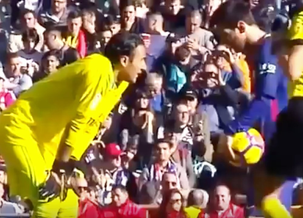 El portero costarricense intentó presionar a Messi antes del penalti. Youtube/ElGolazo