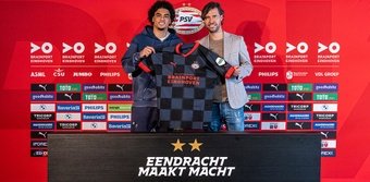 El PSV presentó a Ki-Jana Hoever. PSVEindhoven