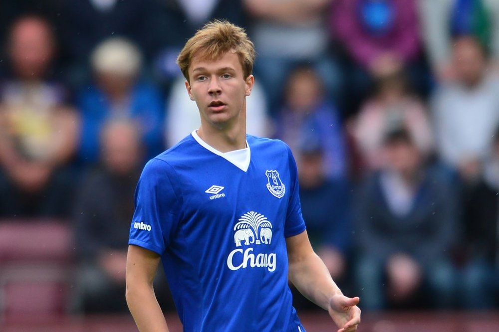 Kieran Dowell, en un partido con las categorías inferiores del Everton. EvertonFC