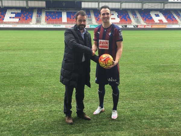 Kike García, en su presentación como jugador del Eibar. Twitter