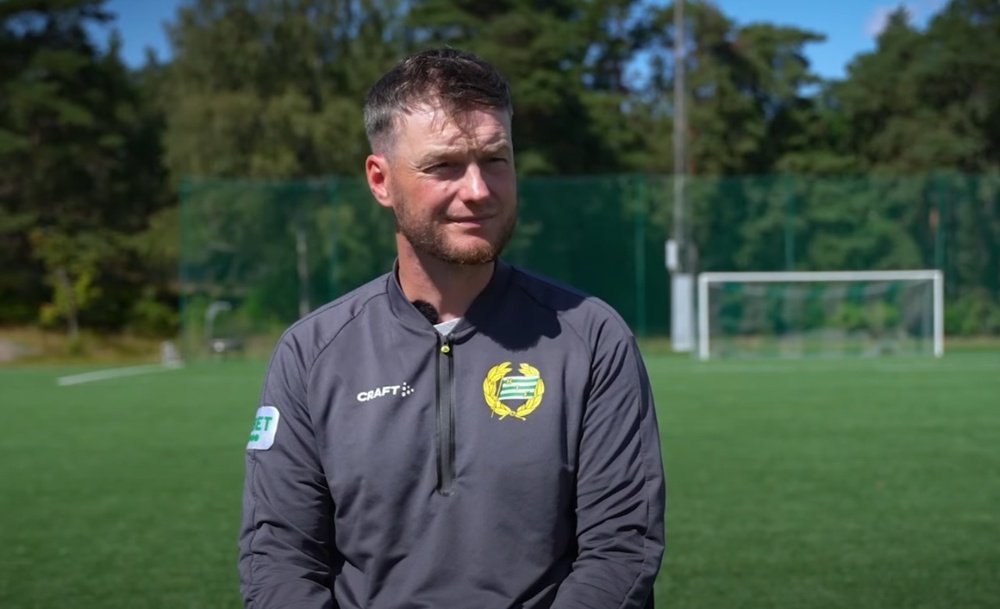 Uno de los técnicos que debutó más joven está en Suecia. Captura/HammarbyIF