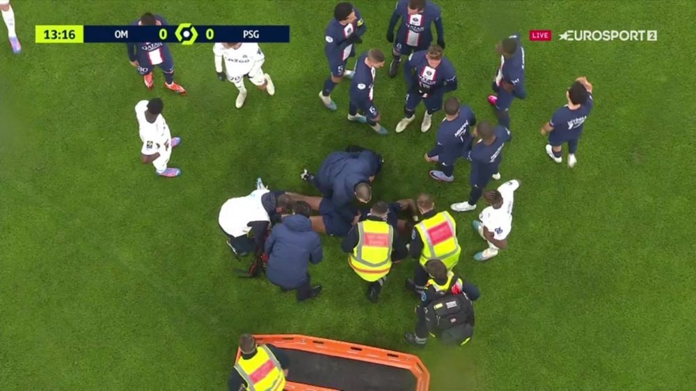 Kimpembe sort sur blessure, à dix jours de Bayern-PSG. Capture/Eurosport2