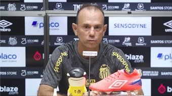 Após protestos, Kleiton Lima pede demissão do time feminino do Santos. O treinador é acusado de assédio sexual e moral de várias jogadoras.
