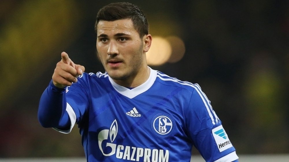 El defensor del Schalke termina contrato en junio. Schalke04