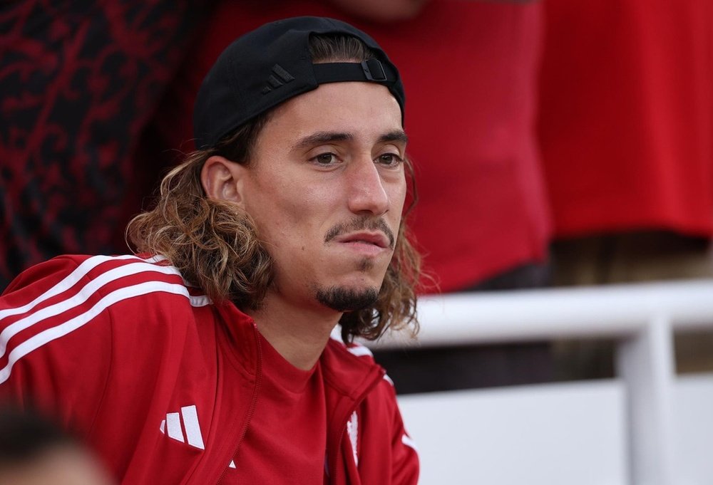 Tsimikas has been actively seeking more regular playing time. EFE