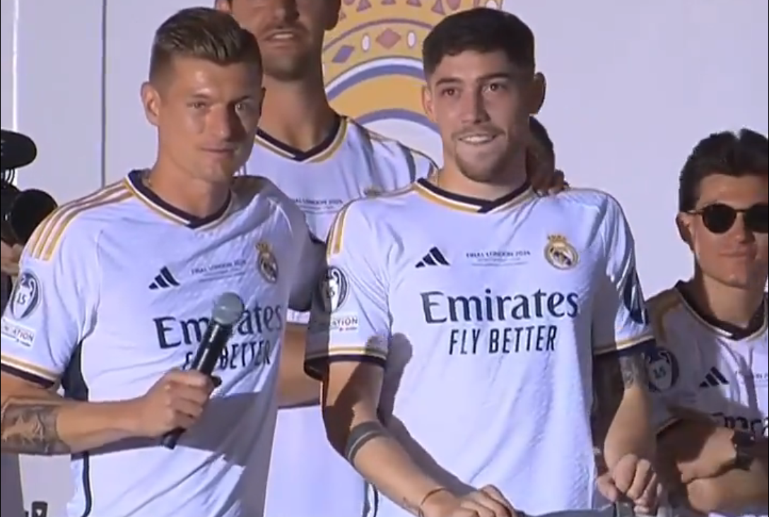 Kroos announces he's giving his No 8 shirt to Valverde