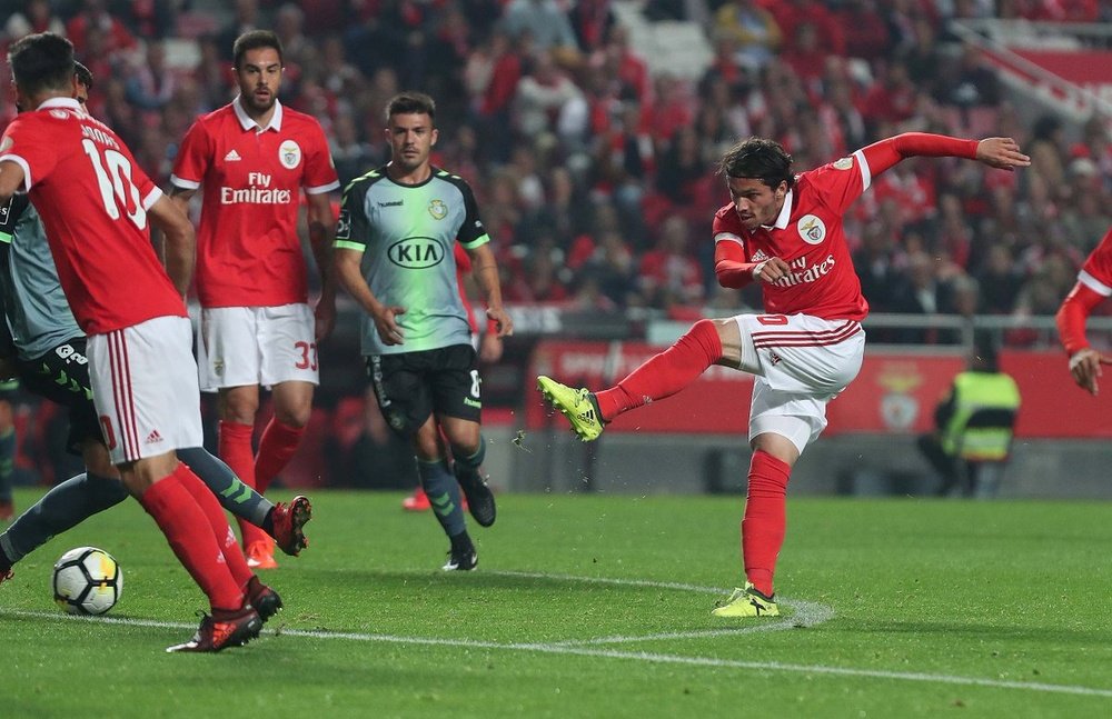 Krovinovic fechou o jogo ao estrear-se a marcar pelo Benfica. Twitter/SLBenfica