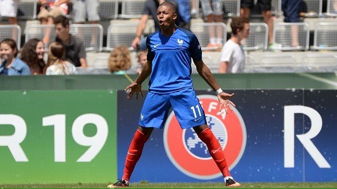 Kylian Mbappé - Blessed 🙏🏽💙 Équipe de France de Football