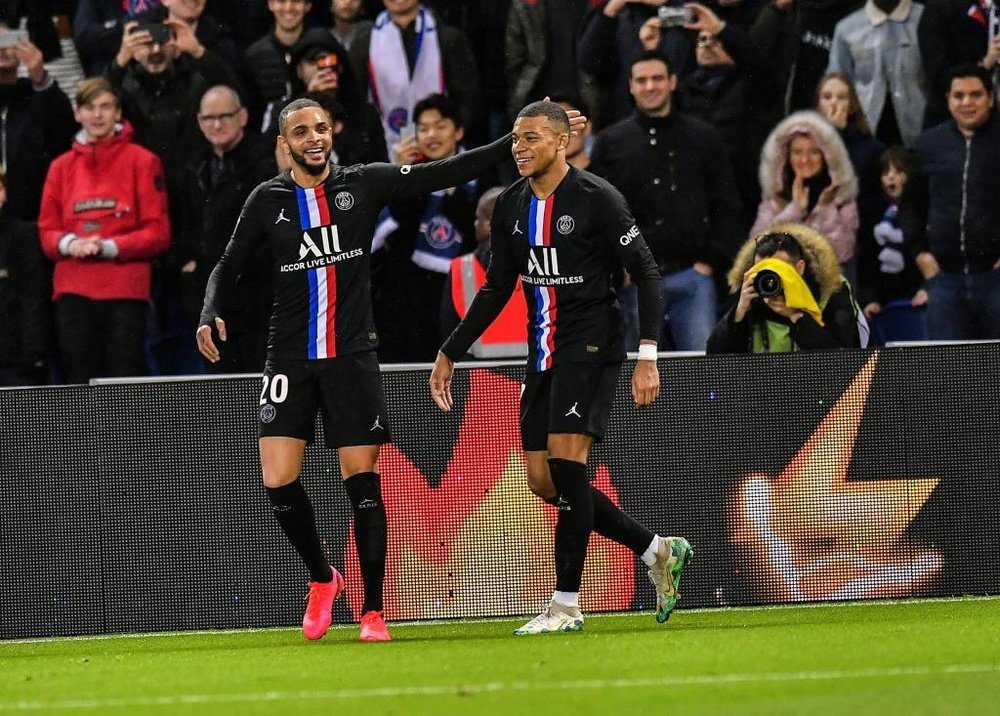 PSG goleou o Montpellier e se distanciou do segundo colocado na tabela. PSG