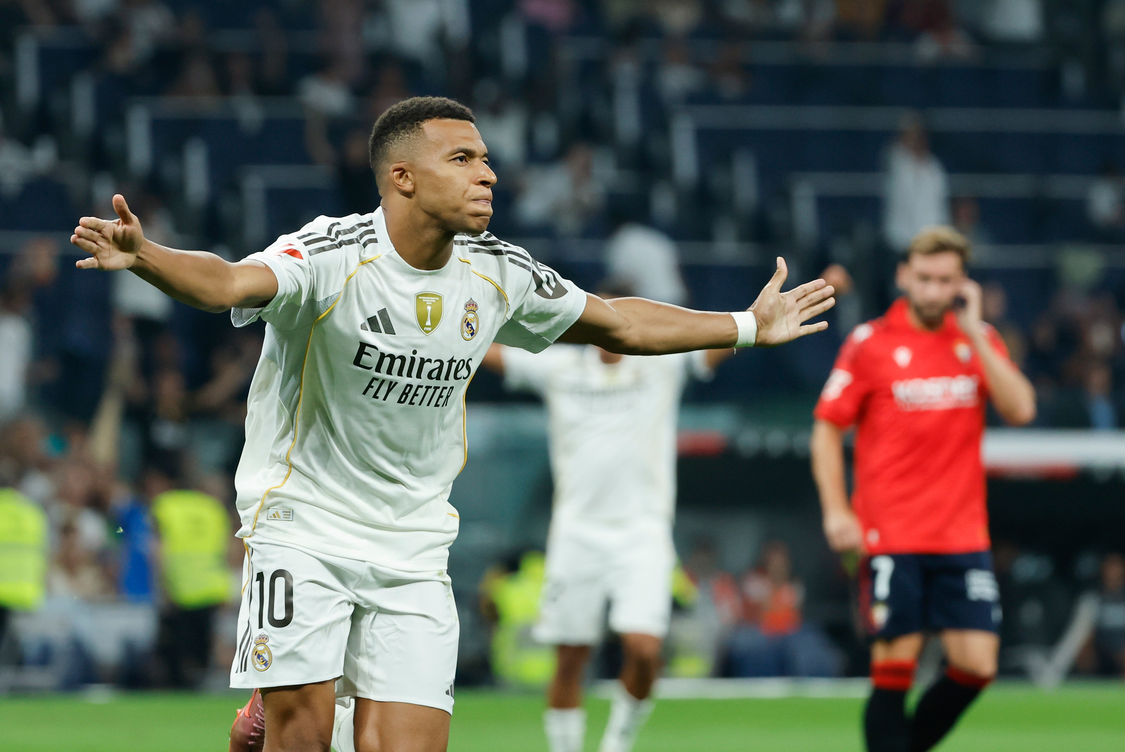 Il Real Madrid inaugura l'era Xabi Alonso con una vittoria all’esordio stagionale in Liga: al Bernabeu basta un rigore di Mbappé per superare l’Osasuna e conquistare i primi tre punti.