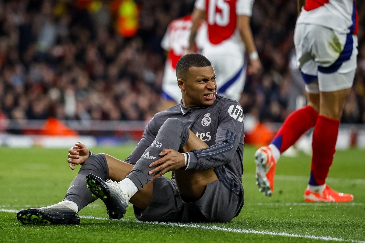 Mbappé no banco do Madrid na final da Copa