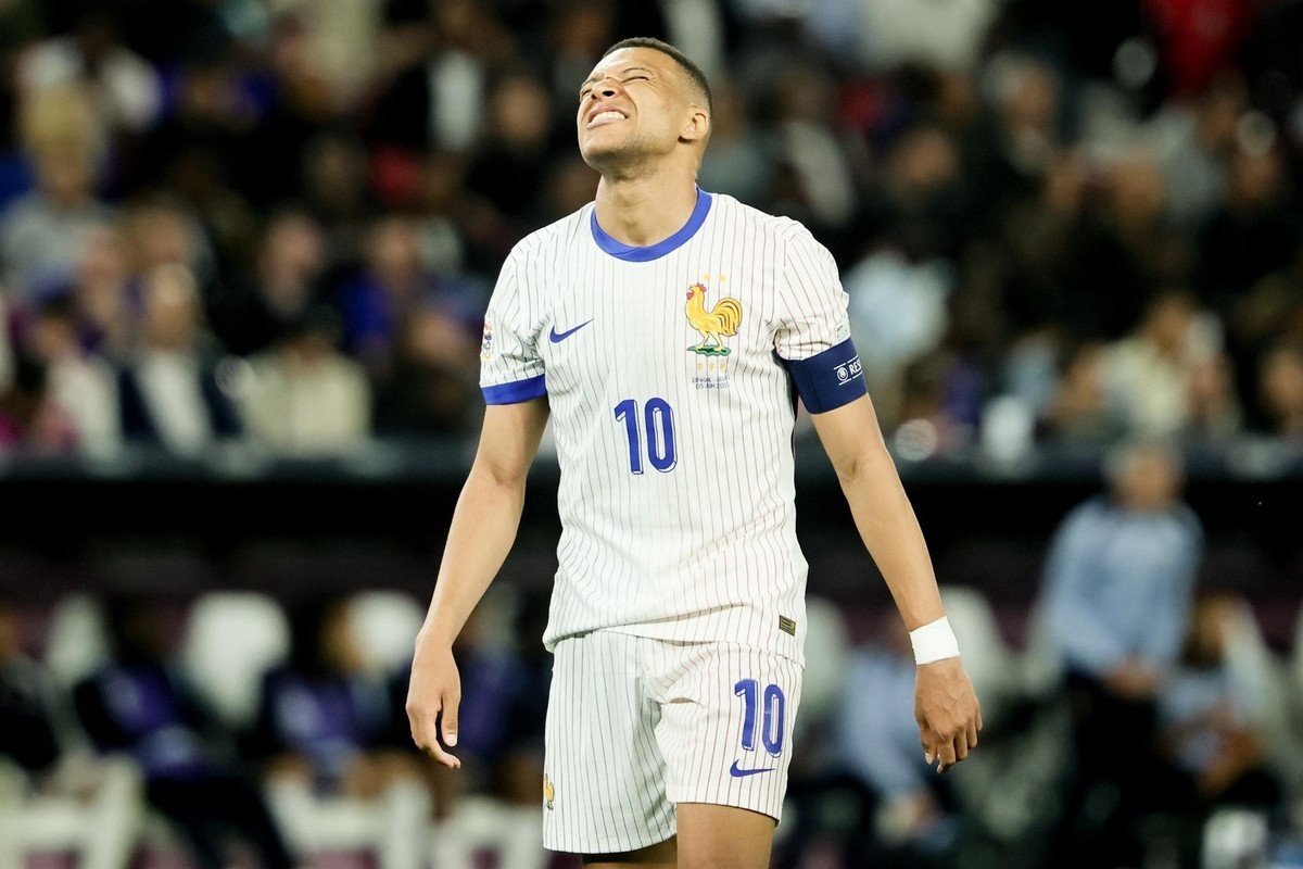 Kylian Mbappé exprime sa frustration à la suite de la rencontre. EFE