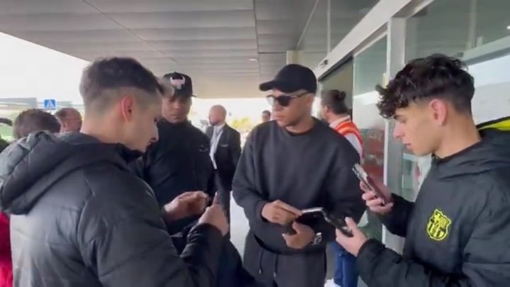 Kylian Mbappe was spotted at Barcelona's airport. Screenshot/Twitter/@victor_nahe