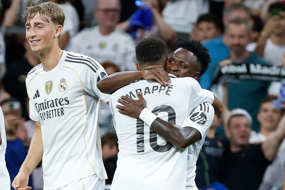 Vinicius Mbappe abrazo Real Madrid