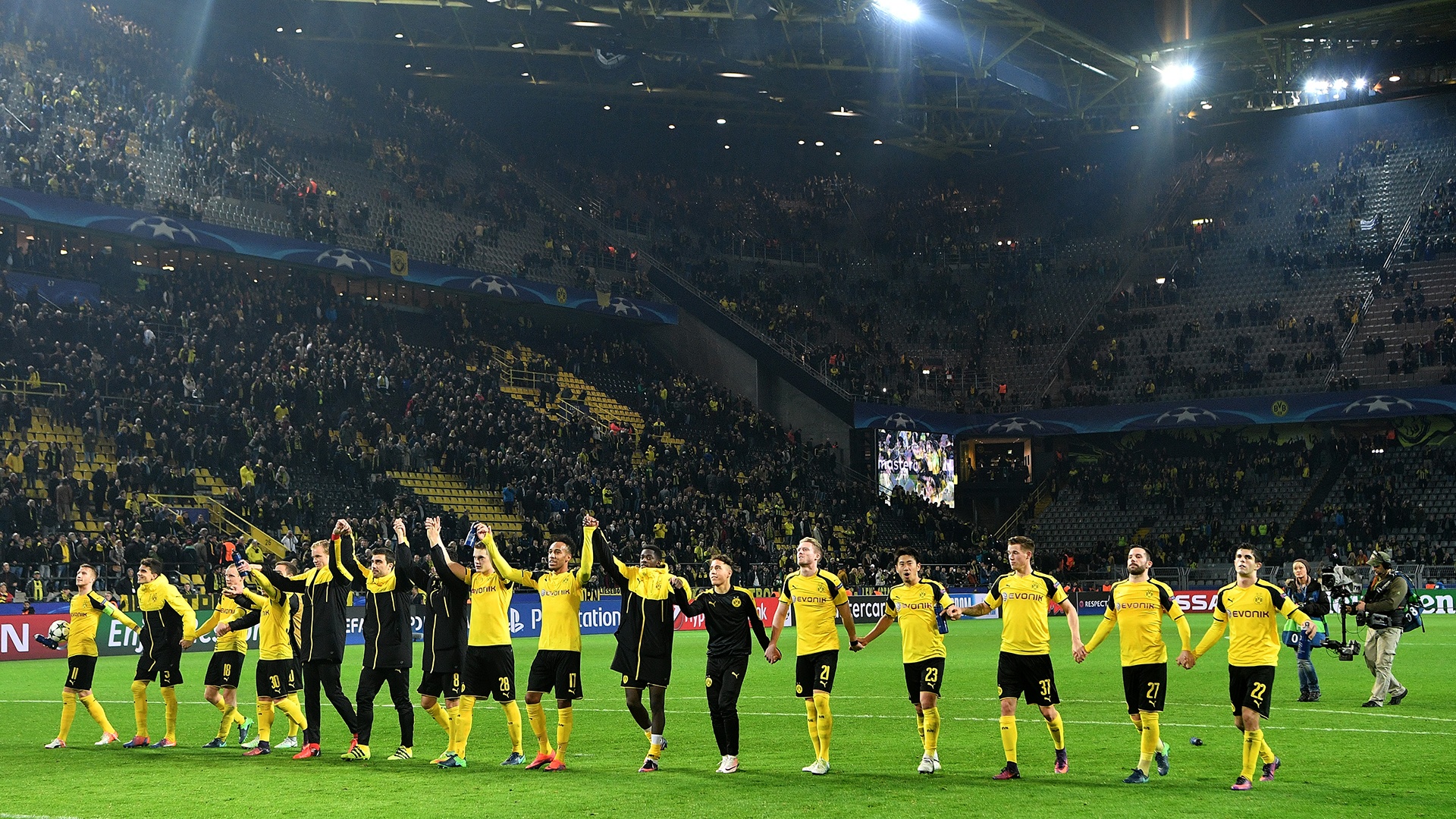 Tonight's match B:Dortmund vs. Benfica will be played in the Signal Iduna Park. Goal