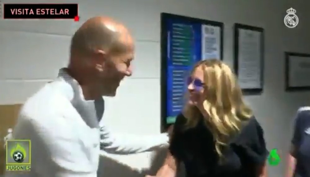 Julia Roberts pudo saludar a Zidane. Jugones/Captura