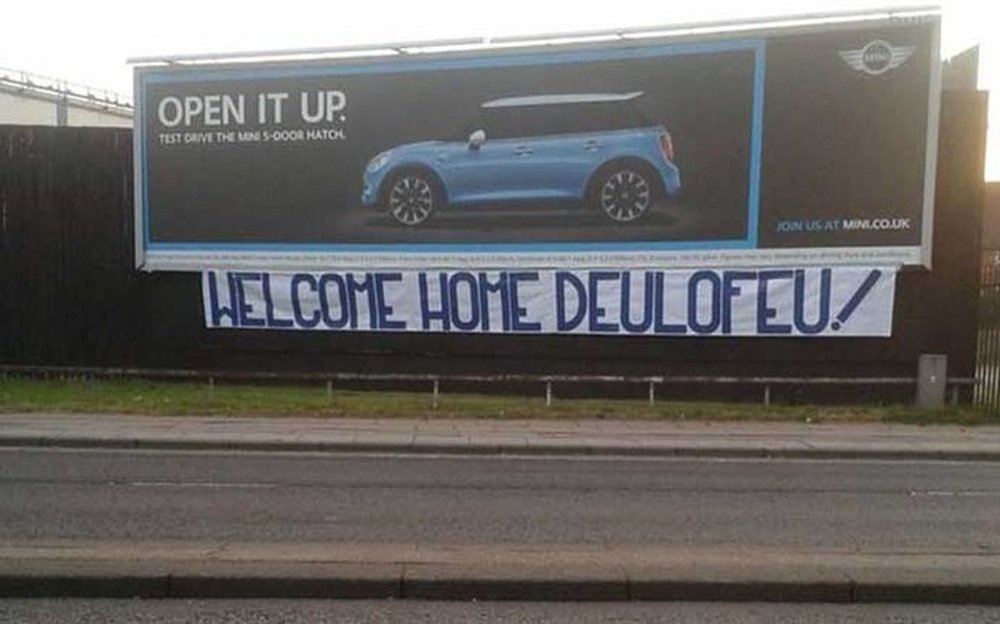 La afición del Everton da la bienvenida a Gerard Deulofeu
