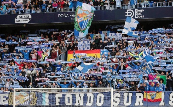 La afición del Málaga da color a La Rosaleda durante uno de sus partidos. MálagaCF