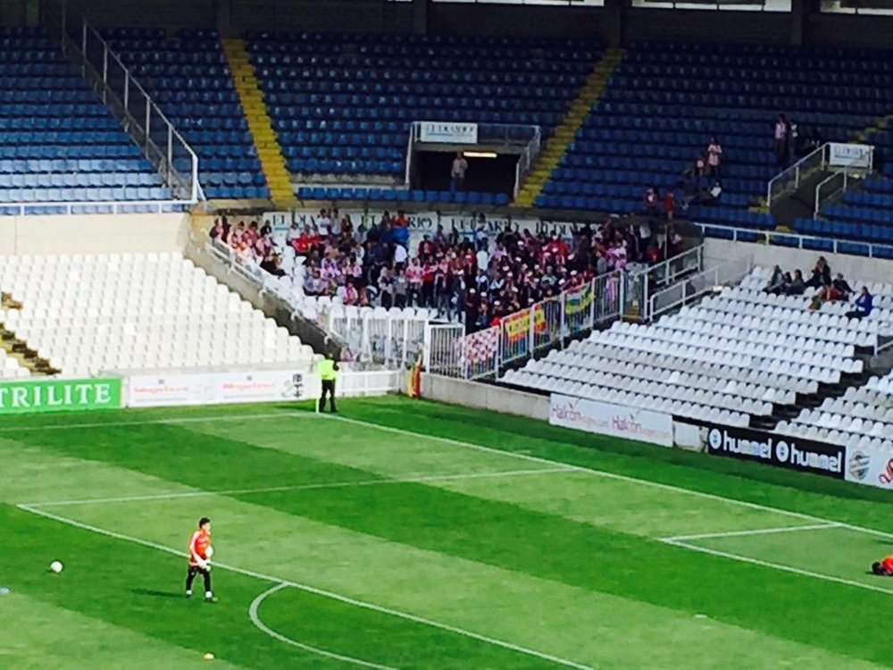 La afición del UD Logroñés, en El Sardinero. Twitter