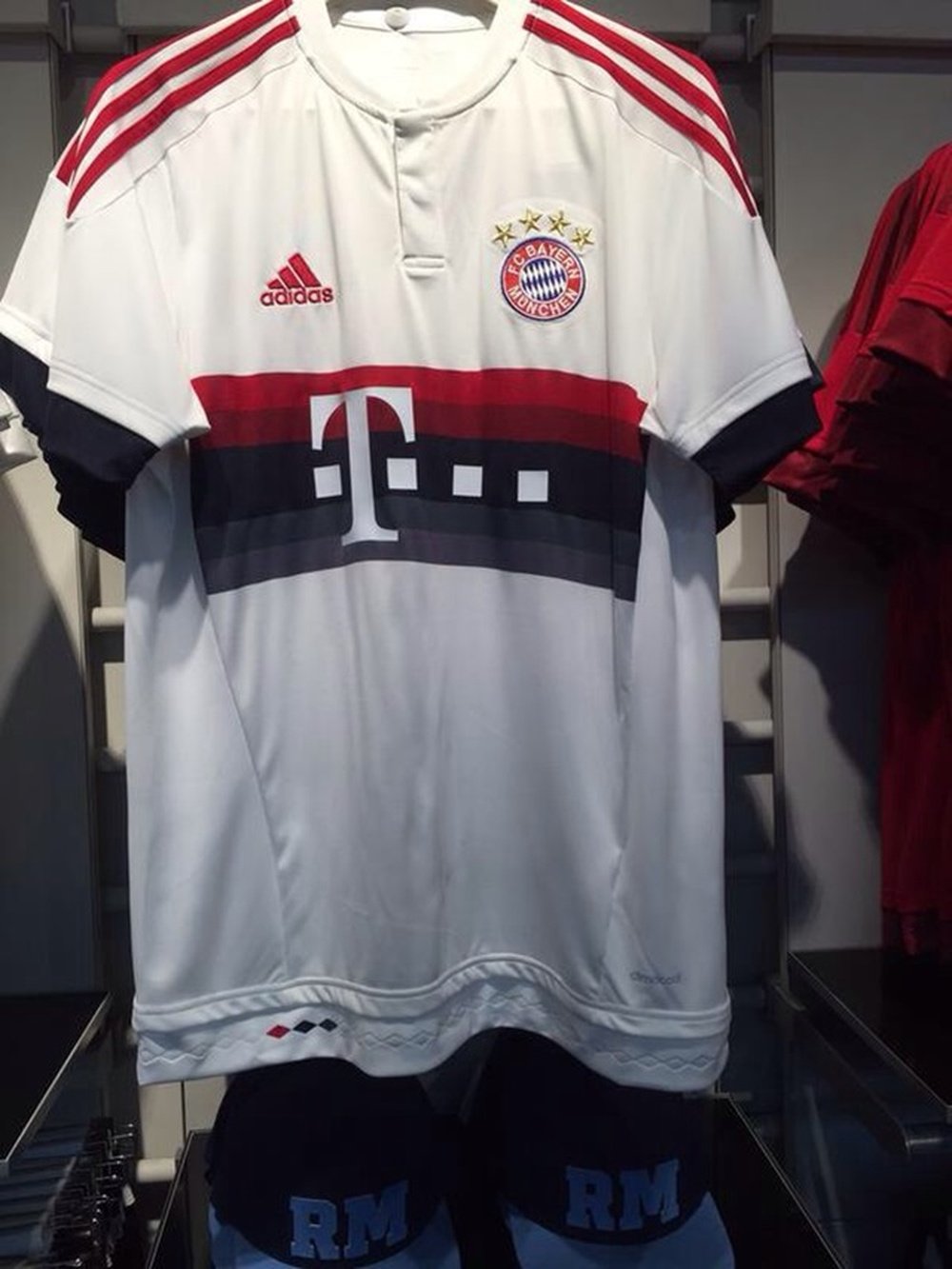La camiseta del Bayern para la temporada 2015-16.