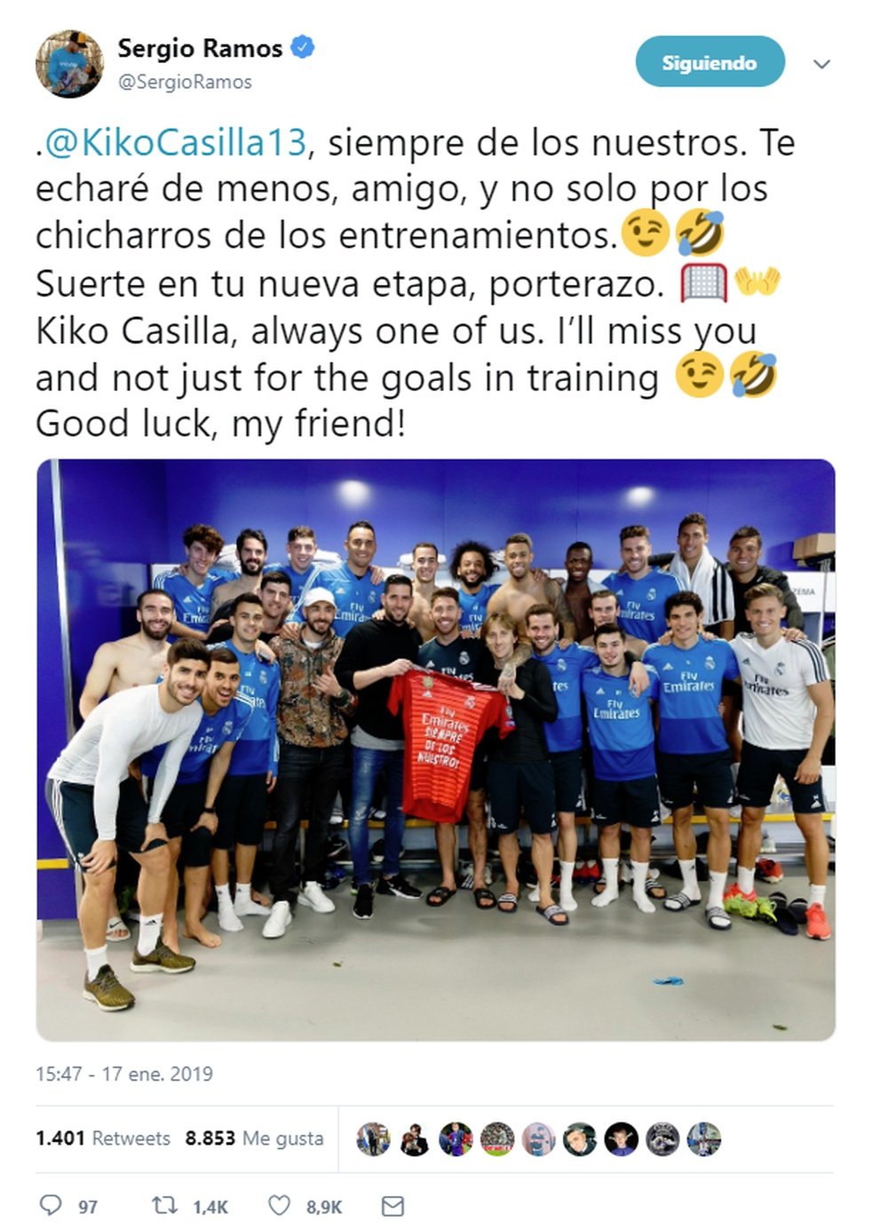 Sergio Ramos dio esta camiseta a Casilla como recuerdo antes de partir. Twitter/SergioRamos