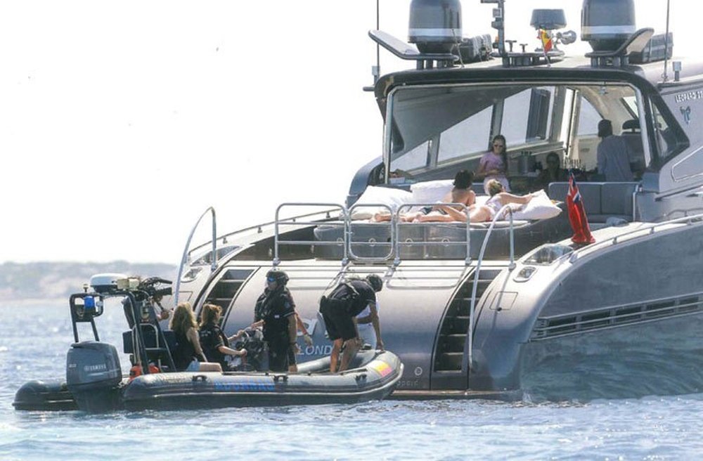 Cristiano Ronaldo's yacht has been searched by Customs officers. Hola