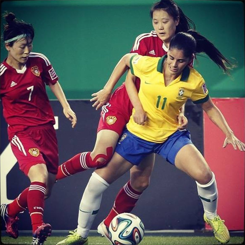 La futbolista brasileña Patricia Sochor, en un partido con la selección 'verdeamarelha' femenina. SportingClubHuelva