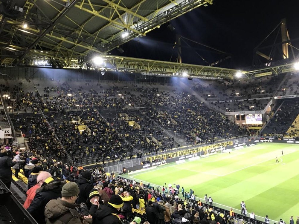 The attendance dropped 25,000 at Dortmund. matt_4d