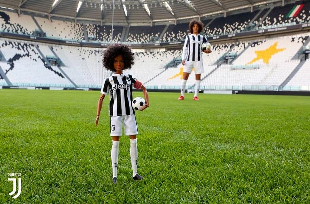 Sara Gama, la única futbolista con una Barbie personalizada. Juventus