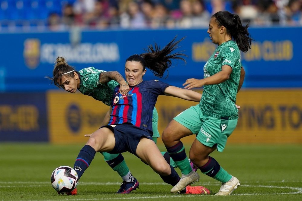 El Barcelona Femenino se impuso al Levante por 2-1. EFE/Enric Fontcuberta
