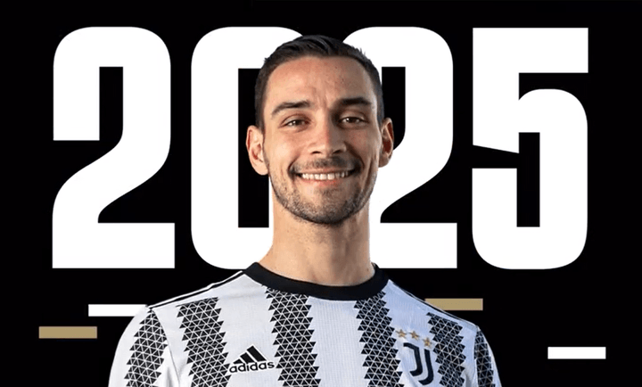 A Juventus anunciou a renovação de De Sciglio